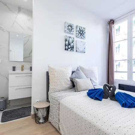 Historical Hyper Center Apartment